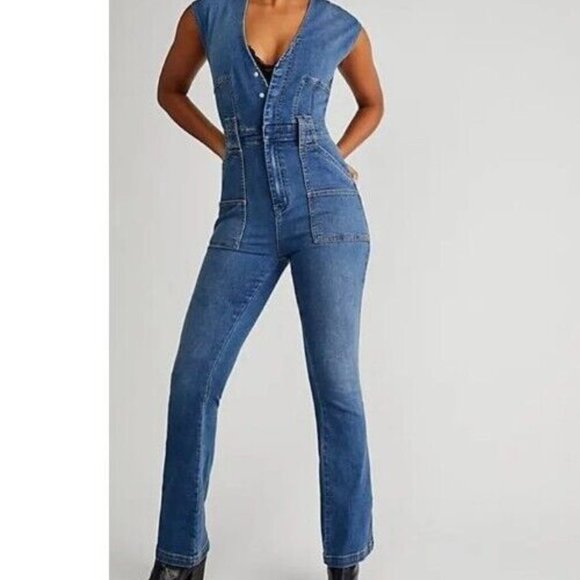 FREE PEOPLE Crvy Hyde Park Flare Leg JUMPSUIT Size 2 XS Blue Stretch Denim NEW - Picture 2 of 9